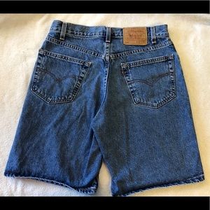 Vintage 550 size 32 Levi’s shorts